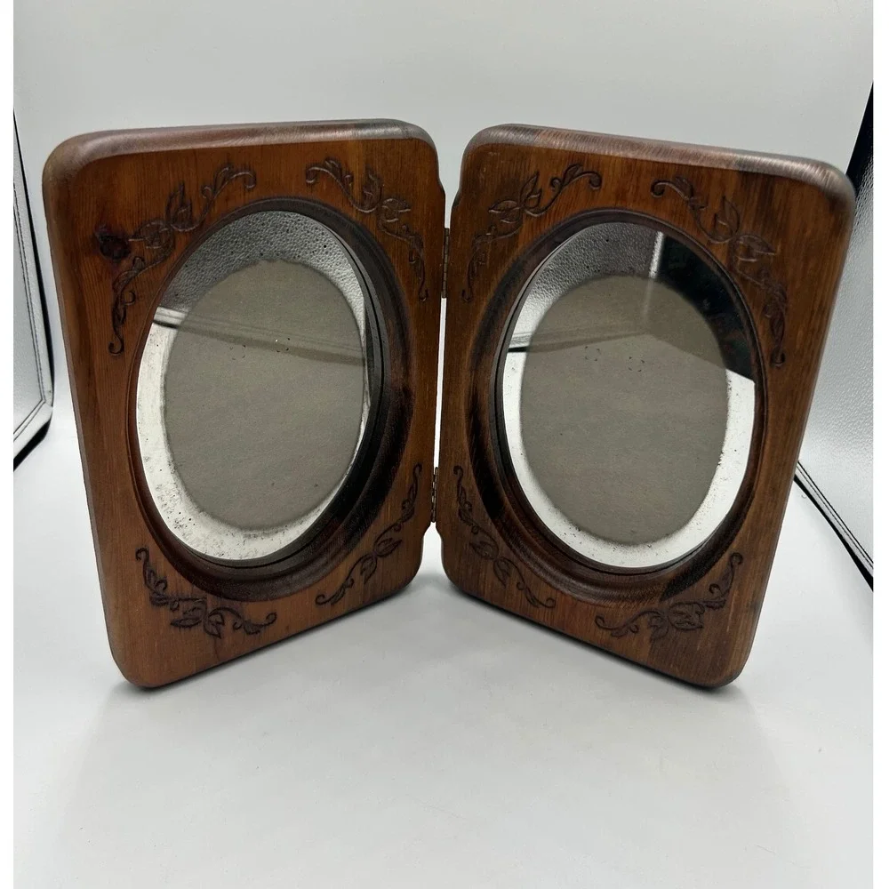 The Woodsmen Inc Vintage Wood Double Folding Picture Frame Oval Carved R-AA